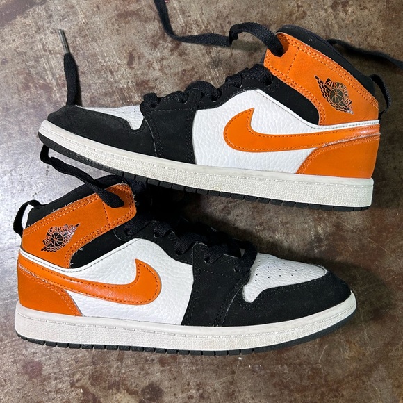 Nike Jordan AJ 1 Mid “Shattered Backboard” Black, Starfish (Orange), White Youth - Picture 12 of 15